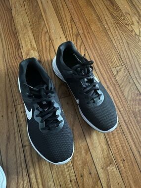 Nike Black Athletic Trainers with White Swoosh